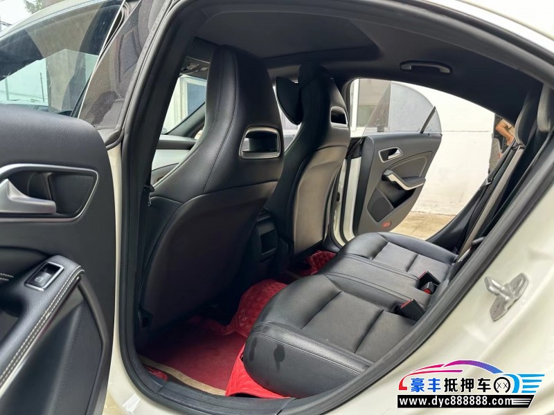 15年奔驰CLA轿车抵押车出售