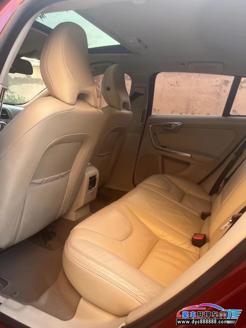 14年沃尔沃V40轿车抵押车出售