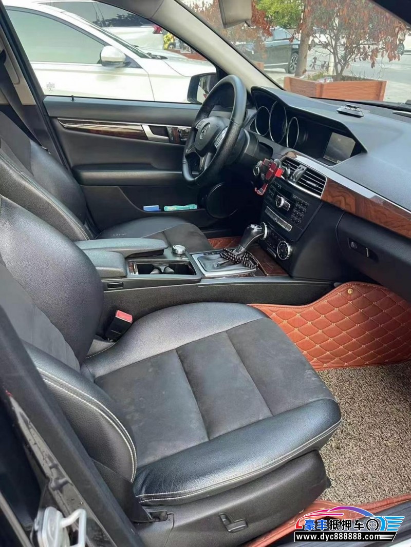 13年奔驰C轿车抵押车出售