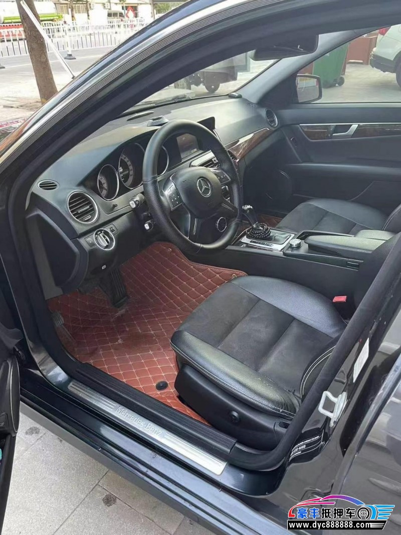 13年奔驰C轿车抵押车出售