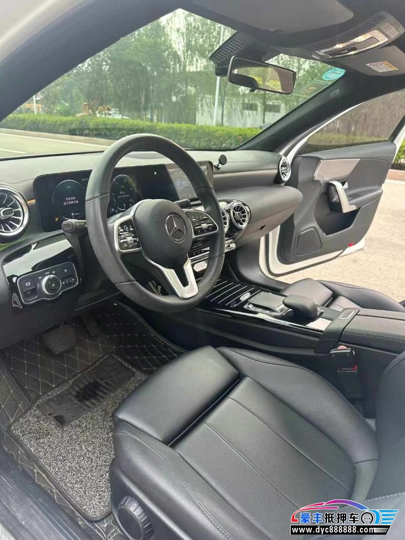 20年奔驰A轿车抵押车出售