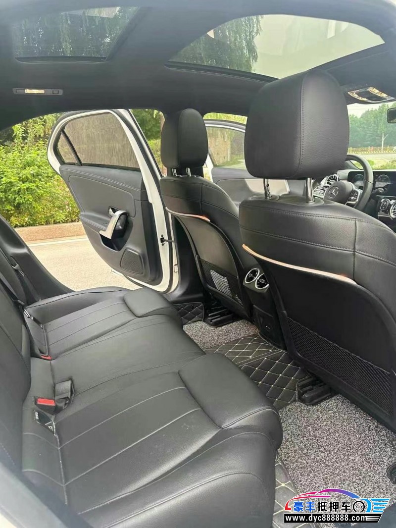 20年奔驰A轿车抵押车出售