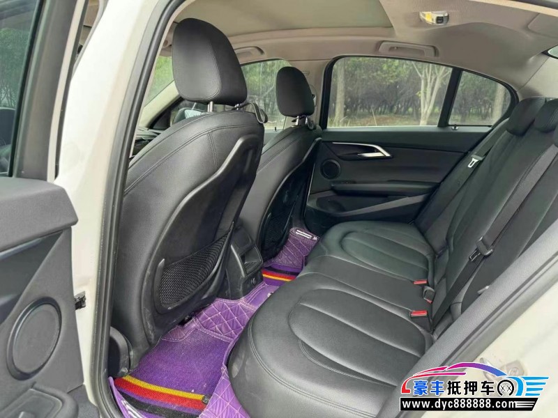 18年宝马1系轿车抵押车出售