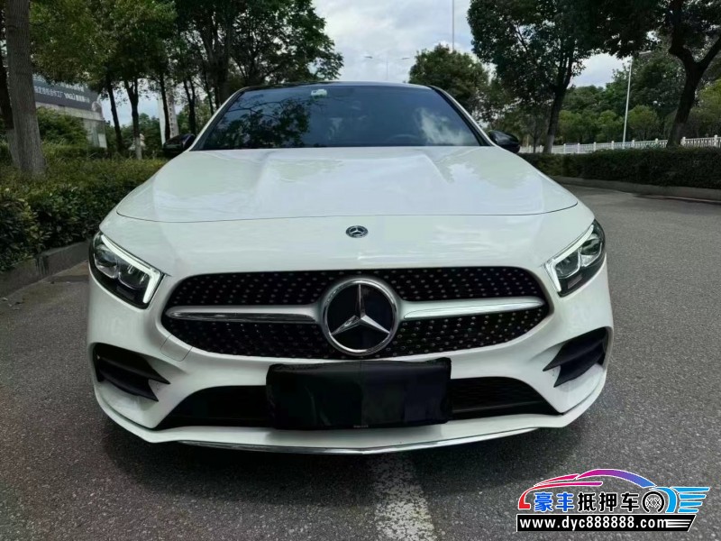 19年奔驰A轿车抵押车出售