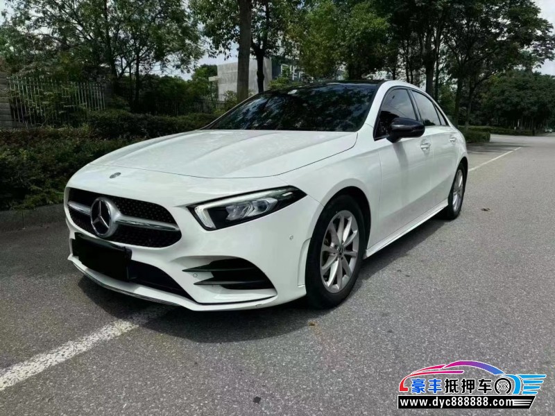 19年奔驰A轿车抵押车出售