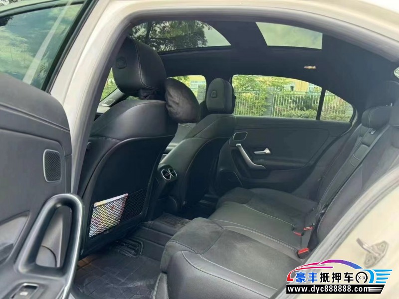 19年奔驰A轿车抵押车出售