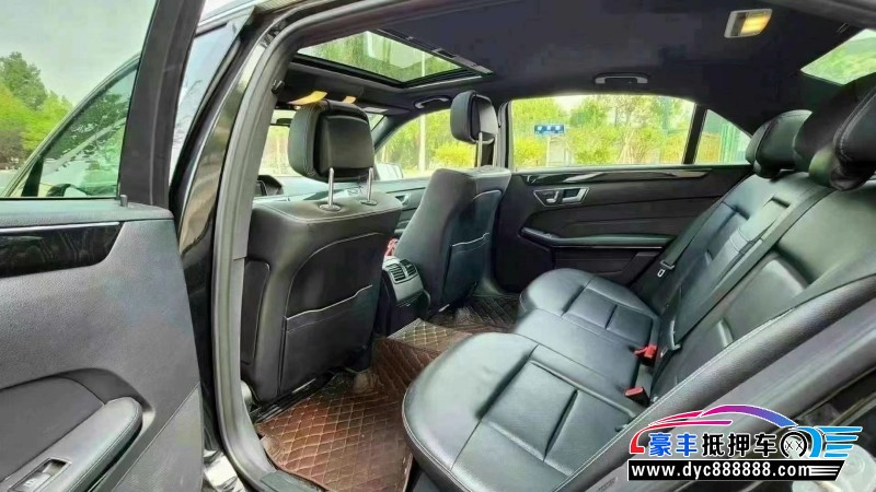 13年奔驰E轿车抵押车出售