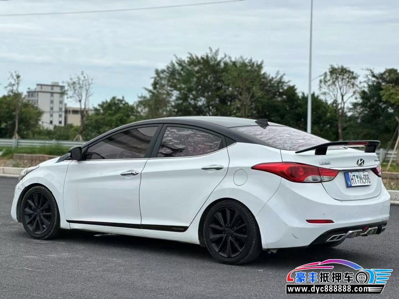 15年现代朗动轿车抵押车出售