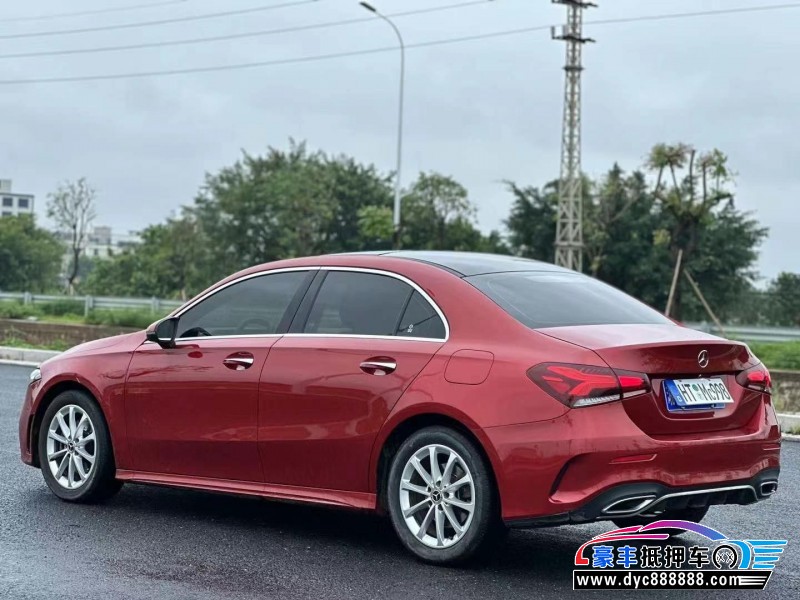 19年奔驰A轿车抵押车出售