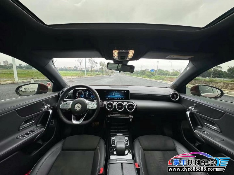 19年奔驰A轿车抵押车出售