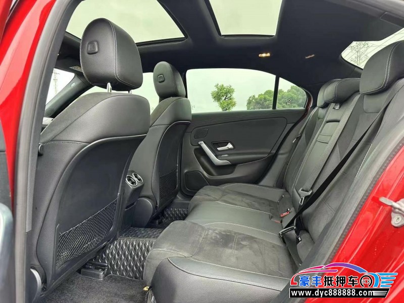 19年奔驰A轿车抵押车出售