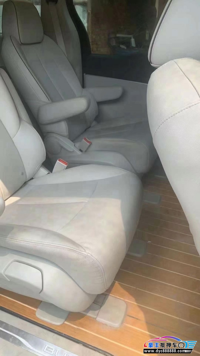 20年别克GL8轿车抵押车出售