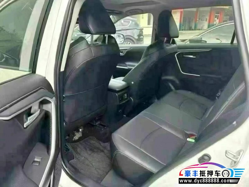 22年丰田威兰达轿车抵押车出售