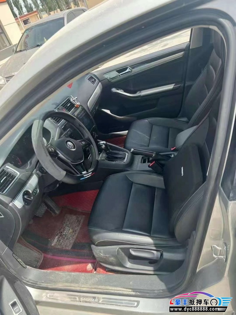 16年大众速腾轿车抵押车出售