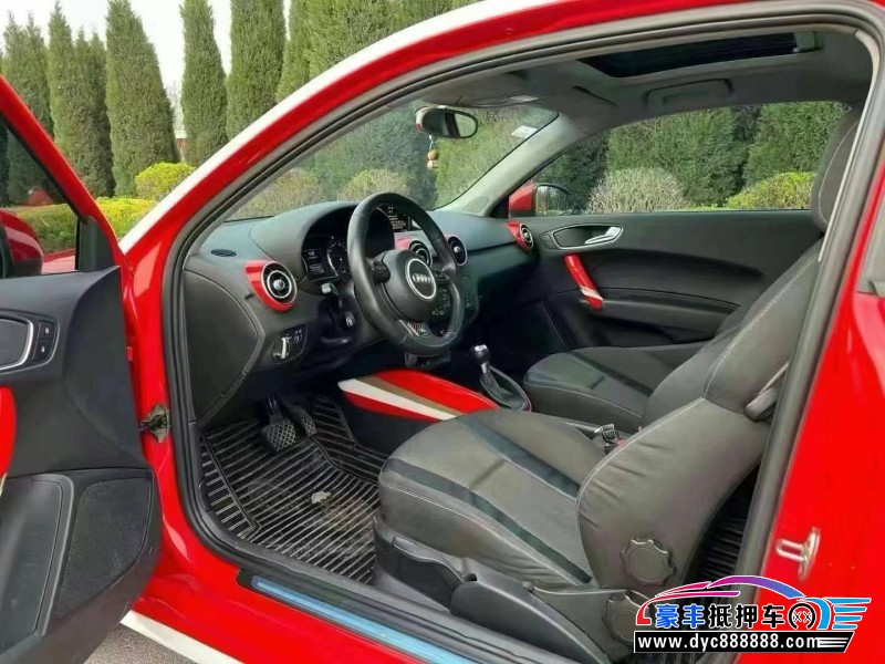 13年奥迪A1轿车抵押车出售