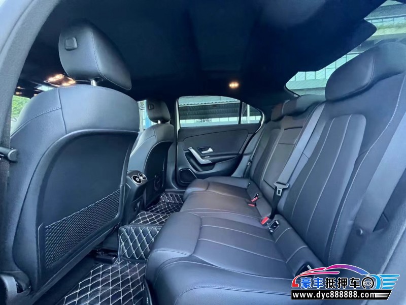 22年奔驰A轿车抵押车出售