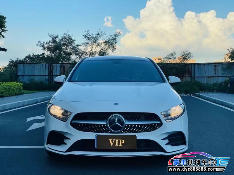 22年奔驰A轿车抵押车出售