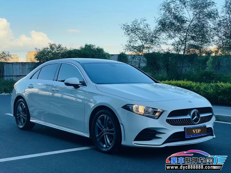 22年奔驰A轿车抵押车出售