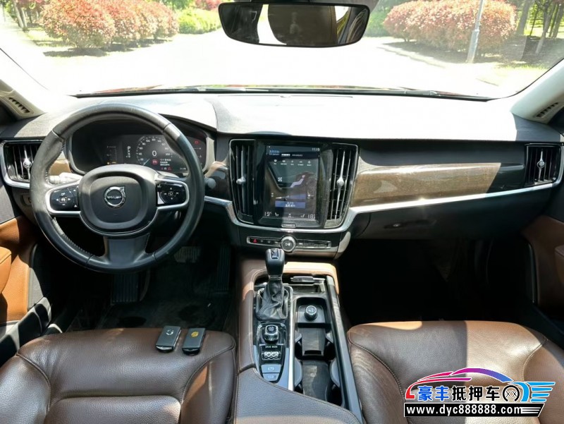 17年沃尔沃S90轿车抵押车出售