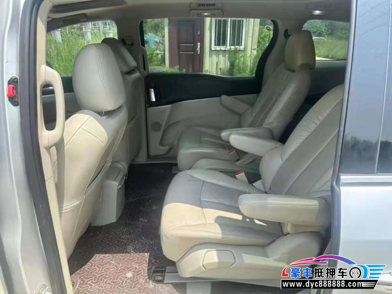 15年别克GL8轿车抵押车出售