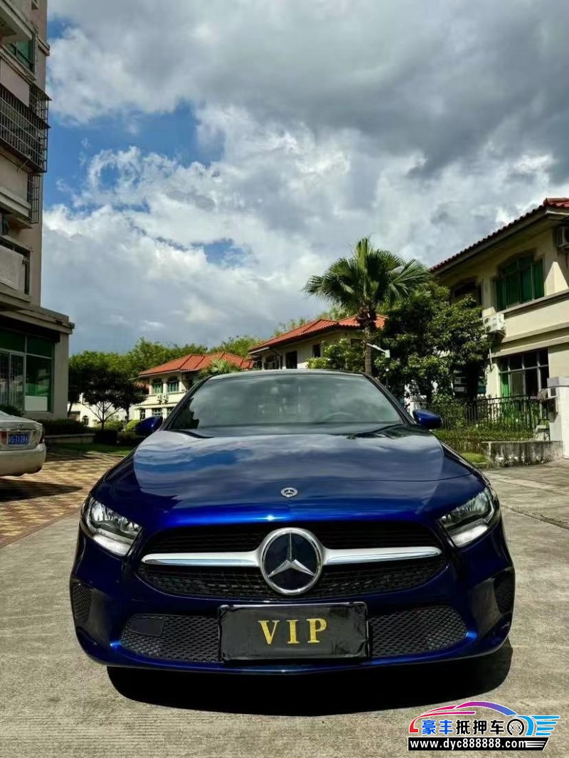 21年奔驰A轿车抵押车出售