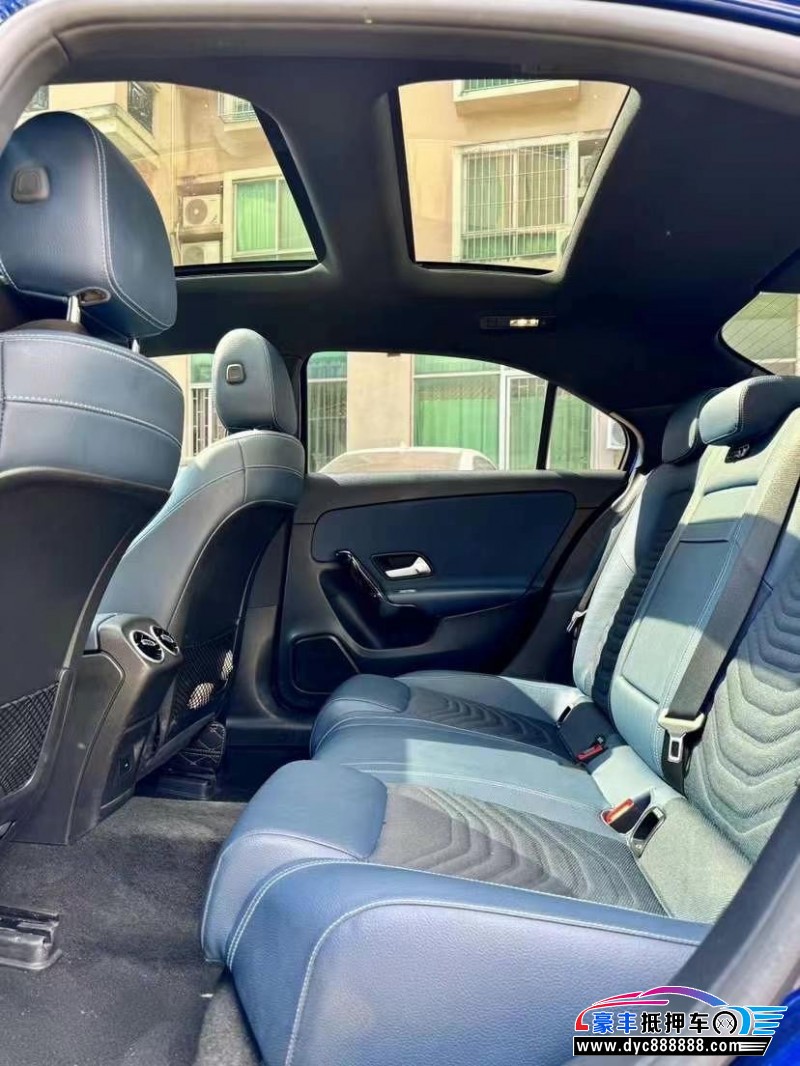 21年奔驰A轿车抵押车出售