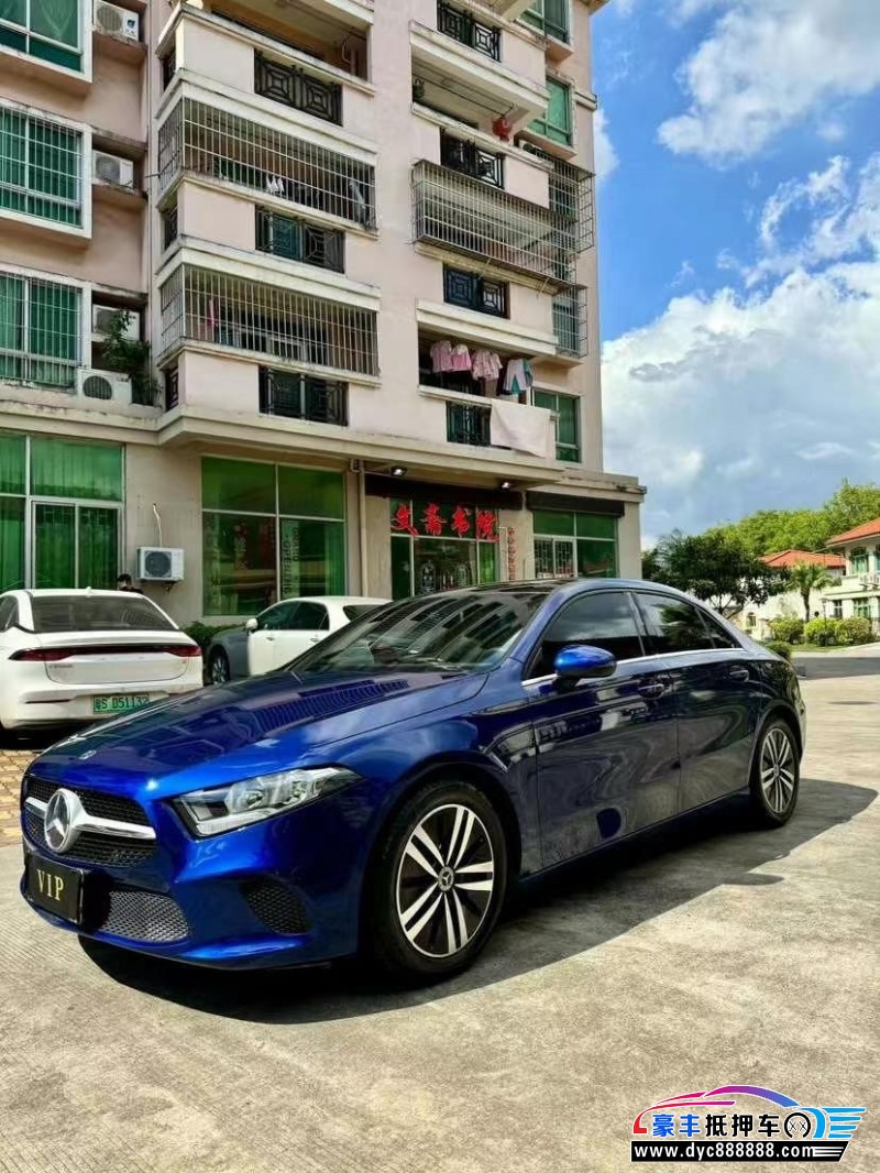 21年奔驰A轿车抵押车出售