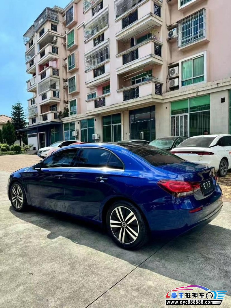 21年奔驰A轿车抵押车出售