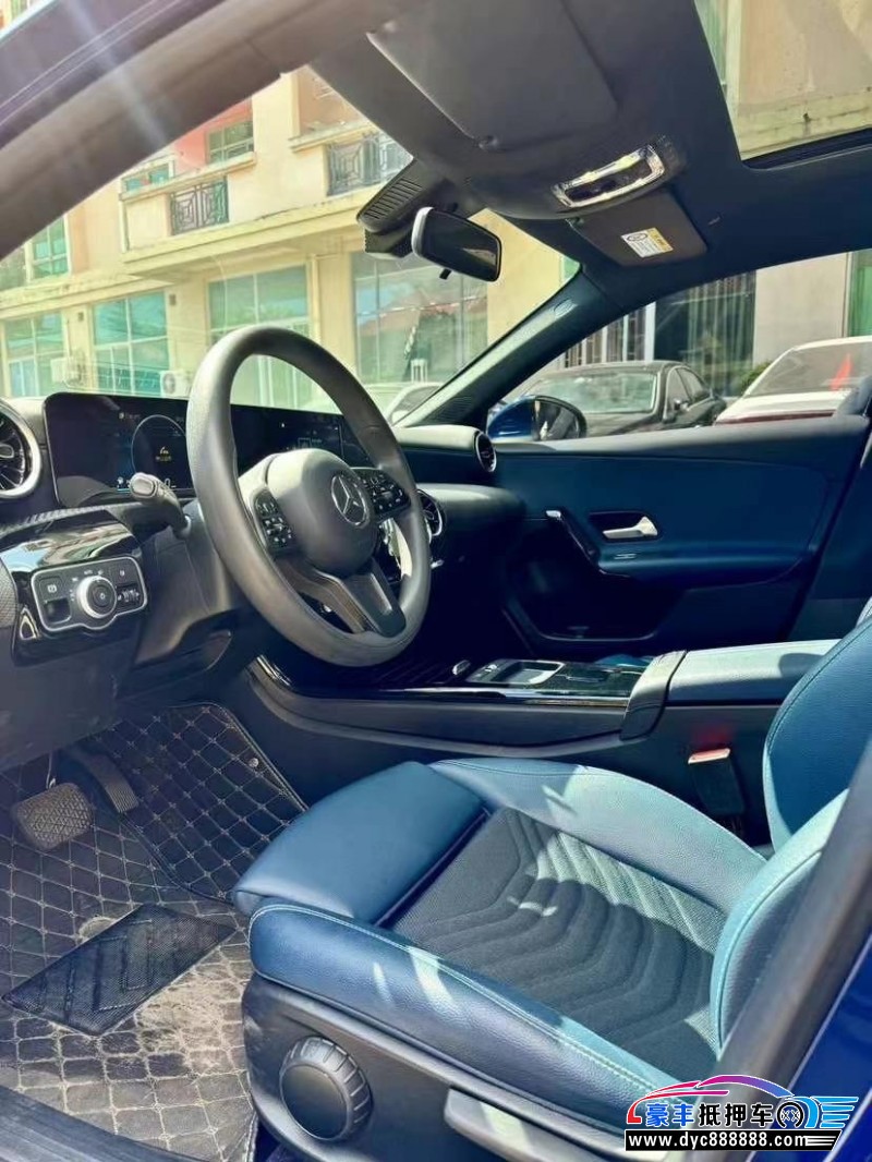 21年奔驰A轿车抵押车出售