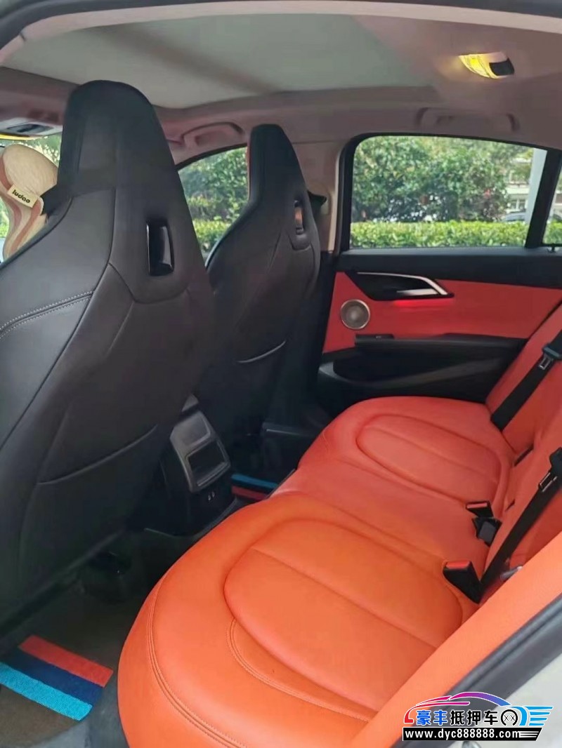 21年宝马1系轿车抵押车出售