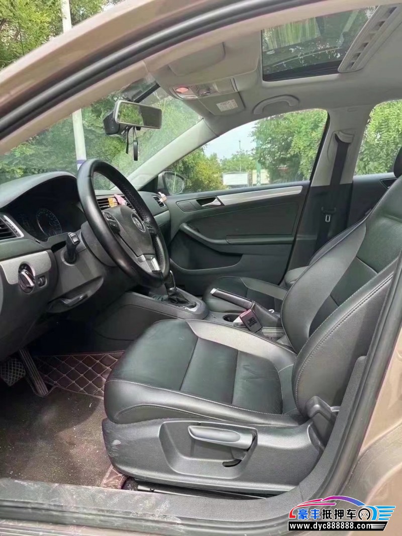 15年大众速腾轿车抵押车出售