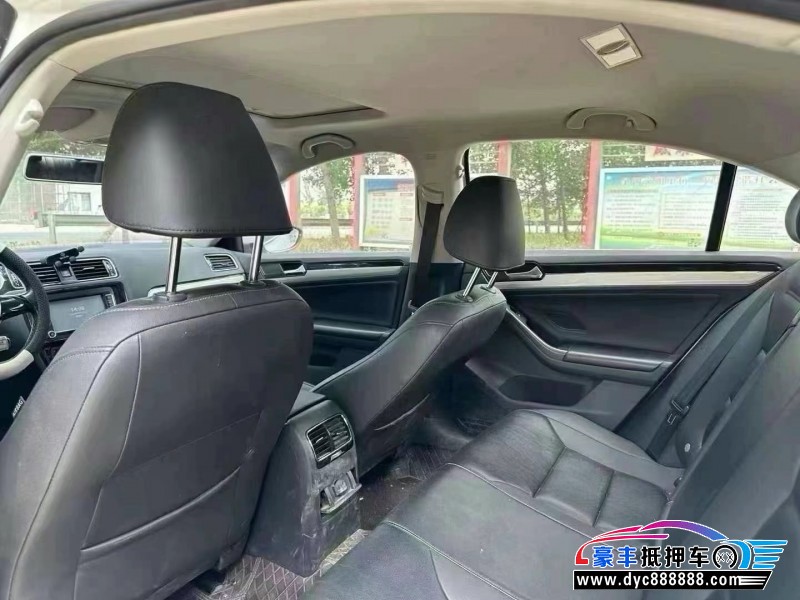 16年大众速腾轿车抵押车出售