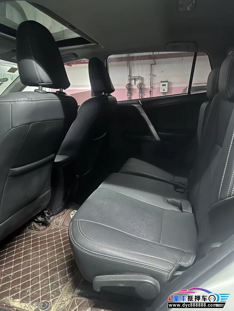 19年丰田RAV4轿车抵押车出售