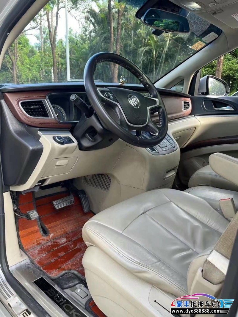 15年别克GL8轿车抵押车出售