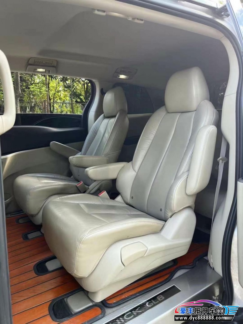 15年别克GL8轿车抵押车出售