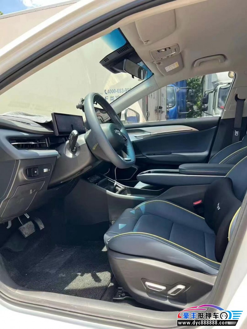 24年吉利几何轿车抵押车出售