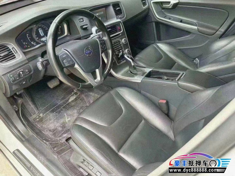 16年沃尔沃V60轿车抵押车出售