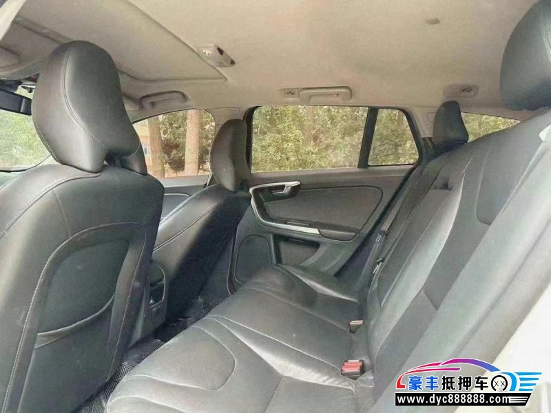 16年沃尔沃V60轿车抵押车出售