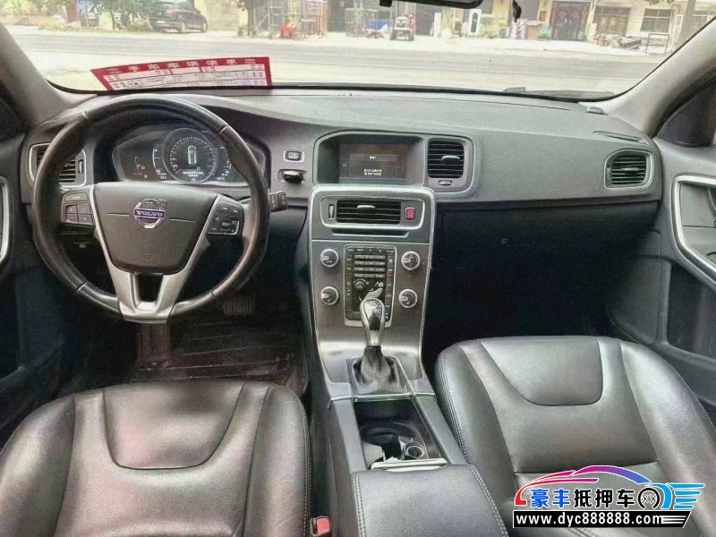 16年沃尔沃V60轿车抵押车出售