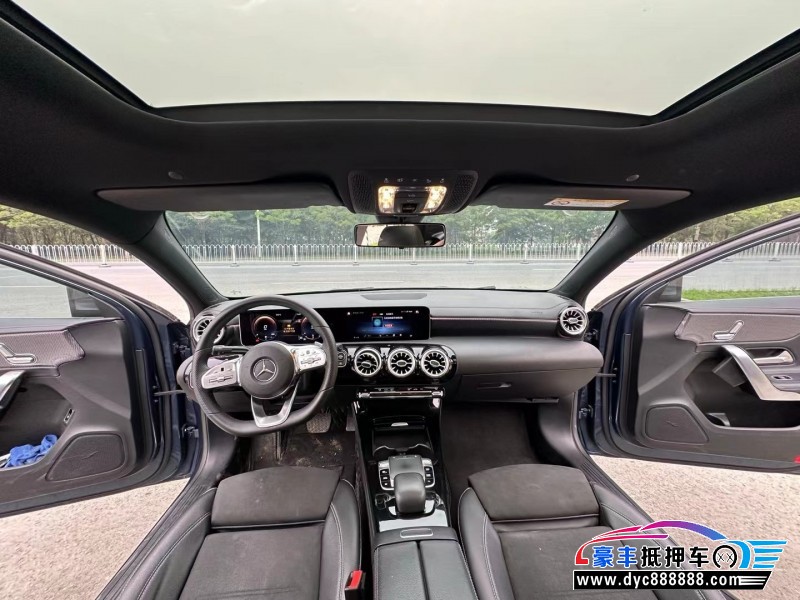 19年奔驰A轿车抵押车出售