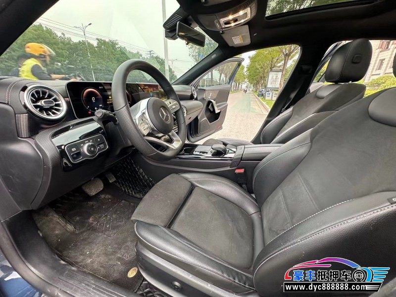 19年奔驰A轿车抵押车出售