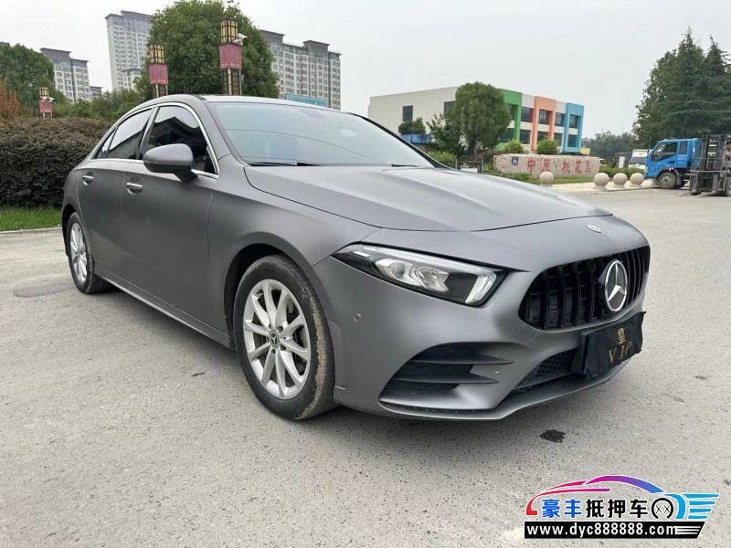 19年奔驰A轿车抵押车出售