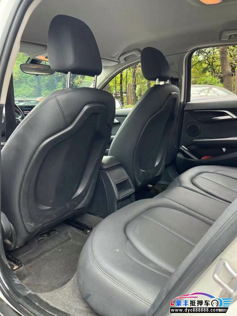 19年宝马1系轿车抵押车出售