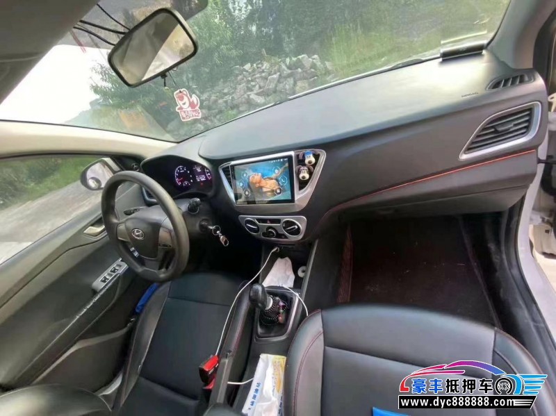 17年现代悦动轿车抵押车出售