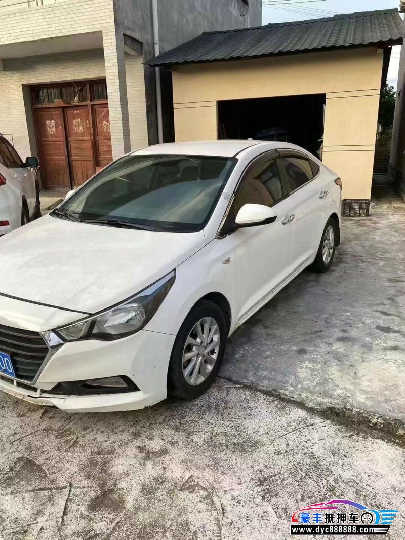 17年现代悦动轿车抵押车出售