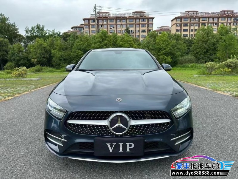 19年奔驰A轿车抵押车出售