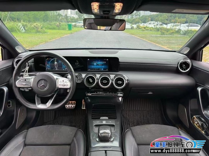 19年奔驰A轿车抵押车出售