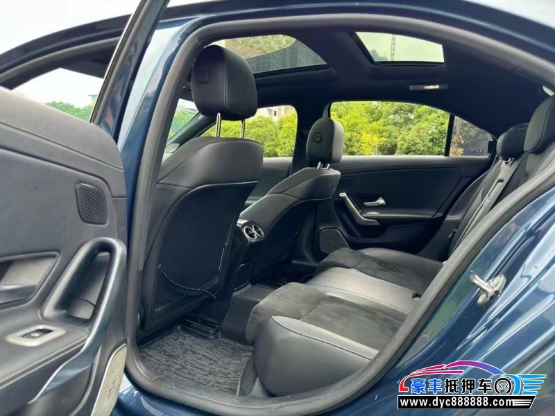 19年奔驰A轿车抵押车出售