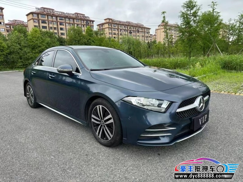 19年奔驰A轿车抵押车出售