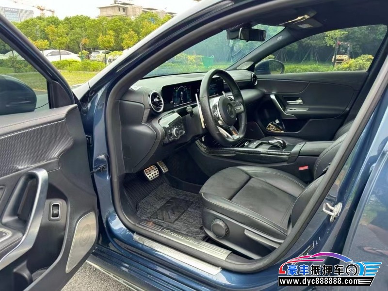 19年奔驰A轿车抵押车出售